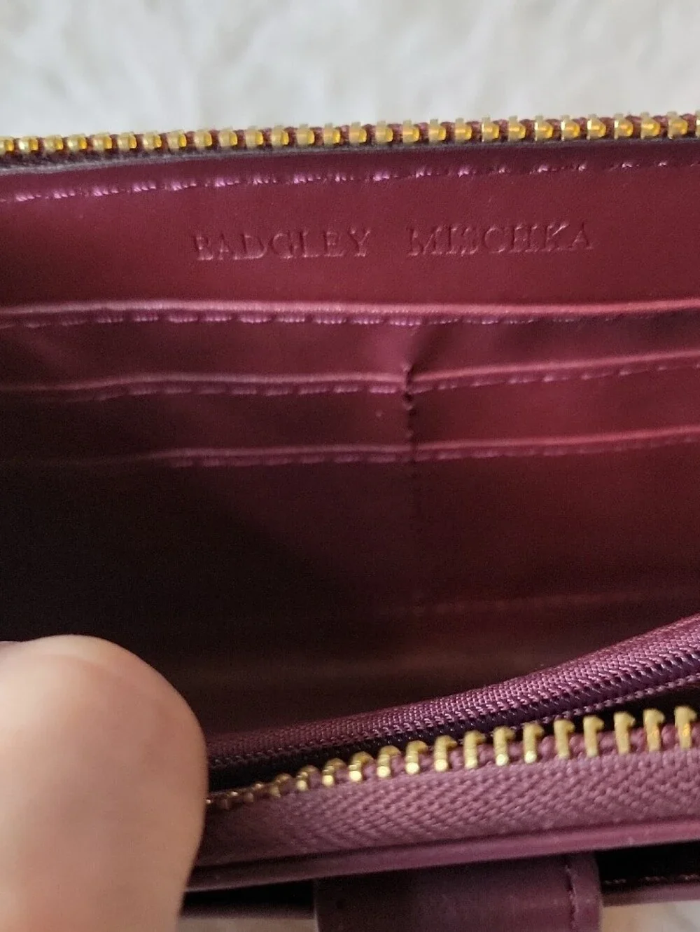 NWT Quilted Badgley Mischka Wine Wristlet w/ Separate Phone Compartment